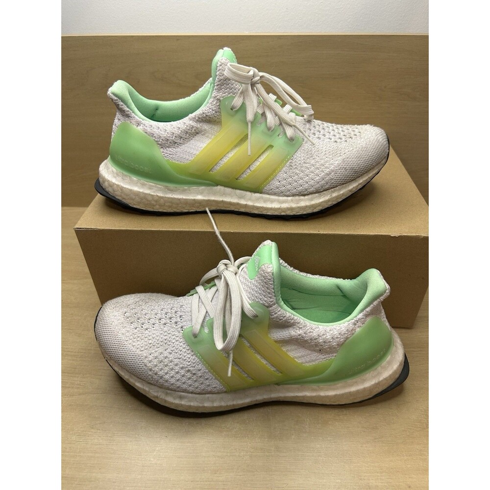 adidas Ultra Boost 5.0 DNA Junior Cloud White Beam Green Size 5 - Women’s 6